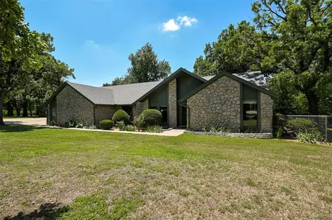 6204 Plumtree Ln, Edmond, OK 73034