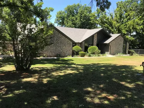 6204 Plumtree Ln, Edmond, OK 73034