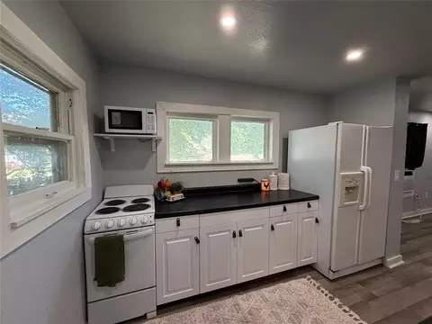 Kitchen - 95 Cimarron Rd, Crescent, OK 73028 photo 1 of 2