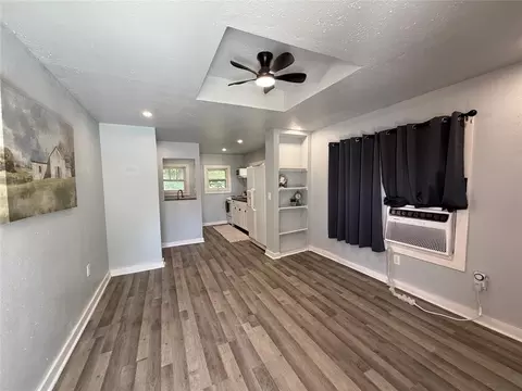 Living - 95 Cimarron Rd, Crescent, OK 73028 photo 4 of 5