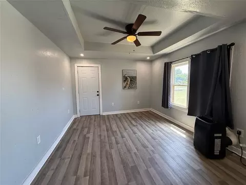 Living - 95 Cimarron Rd, Crescent, OK 73028 photo 2 of 5