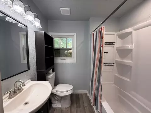 Bath - 95 Cimarron Rd, Crescent, OK 73028 photo 1 of 2