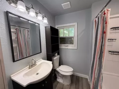 Bath - 95 Cimarron Rd, Crescent, OK 73028 photo 2 of 2