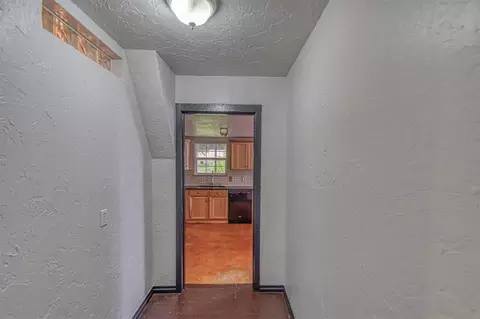 Entry Way - 717 E Johnson St, Norman, OK 73071 photo 1 of 5
