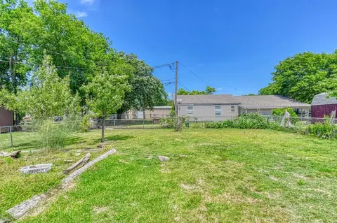 Exterior - 717 E Johnson St, Norman, OK 73071 photo 5 of 6