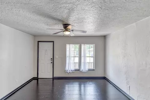 Living - 717 E Johnson St, Norman, OK 73071 photo 1 of 5