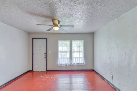 Living - 717 E Johnson St, Norman, OK 73071 photo 2 of 8