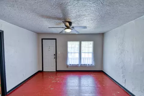 Living - 717 E Johnson St, Norman, OK 73071 photo 4 of 8