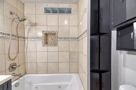 Bath - 717 E Johnson St, Norman, OK 73071 photo 2 of 3