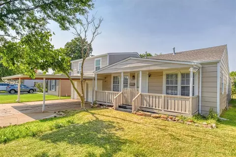 Exterior - 717 E Johnson St, Norman, OK 73071 photo 3 of 7