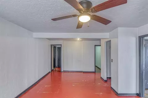 Living - 717 E Johnson St, Norman, OK 73071 photo 1 of 8