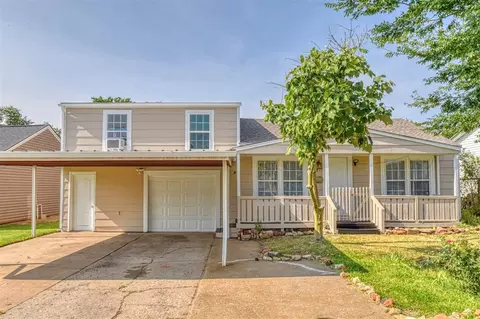Exterior - 717 E Johnson St, Norman, OK 73071 photo 1 of 7