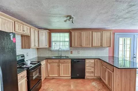 Kitchen - 717 E Johnson St, Norman, OK 73071 photo 2 of 4