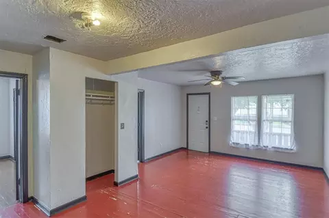 Living - 717 E Johnson St, Norman, OK 73071 photo 3 of 8