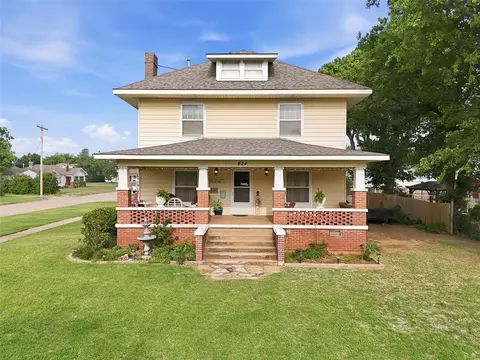 624 S 7th St, Kingfisher, OK 73750