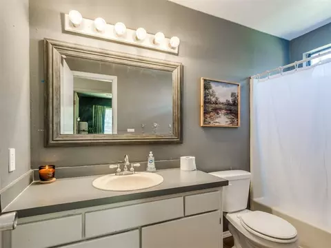 530 Stoneridge Dr, Moore, OK 73160
