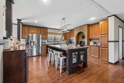 Kitchen - 10170 E Post Oak Rd, Noble, OK 73068 photo 2 of 5