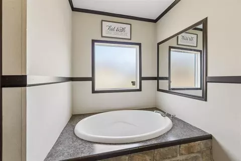 Bath - 10170 E Post Oak Rd, Noble, OK 73068 photo 2 of 3