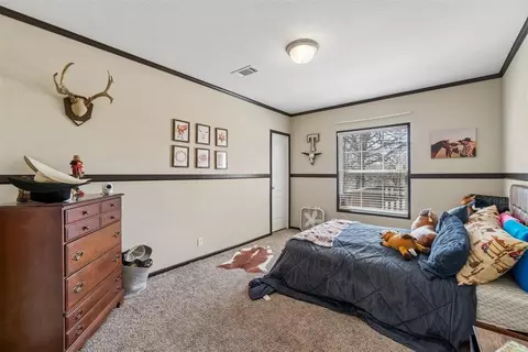 Bedroom - 10170 E Post Oak Rd, Noble, OK 73068 photo 3 of 7