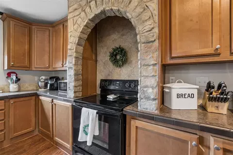 Kitchen - 10170 E Post Oak Rd, Noble, OK 73068 photo 4 of 5