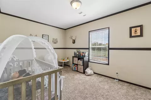 Bedroom - 10170 E Post Oak Rd, Noble, OK 73068 photo 5 of 7