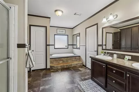 Bath - 10170 E Post Oak Rd, Noble, OK 73068 photo 1 of 3