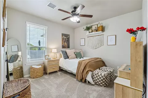 Bedroom - 10150 E Post Oak Rd, Noble, OK 73068 photo 3 of 4
