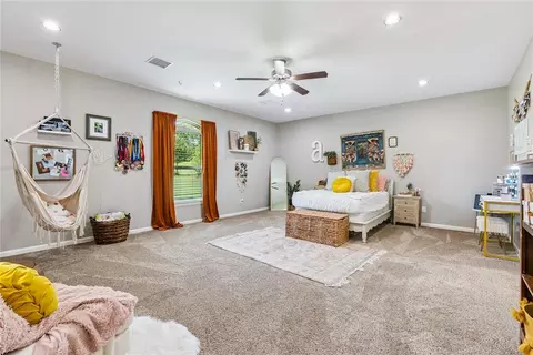 Bedroom - 10150 E Post Oak Rd, Noble, OK 73068 photo 2 of 4