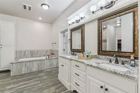 Bath - 10150 E Post Oak Rd, Noble, OK 73068 photo 2 of 4
