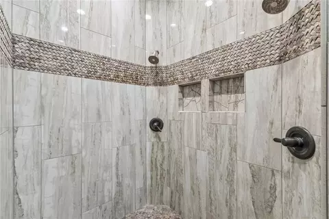 Bath - 10150 E Post Oak Rd, Noble, OK 73068 photo 3 of 4