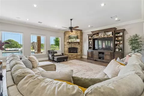 Living - 10150 E Post Oak Rd, Noble, OK 73068 photo 4 of 5