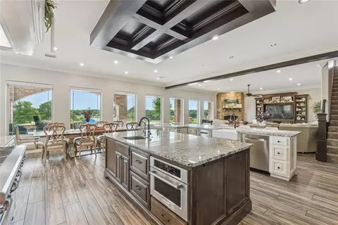 Kitchen - 10150 E Post Oak Rd, Noble, OK 73068 photo 2 of 4