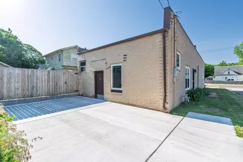 Exterior - 1302 E Main St, Shawnee, OK 74801 photo 4 of 11