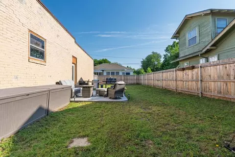 Exterior - 1302 E Main St, Shawnee, OK 74801 photo 11 of 11
