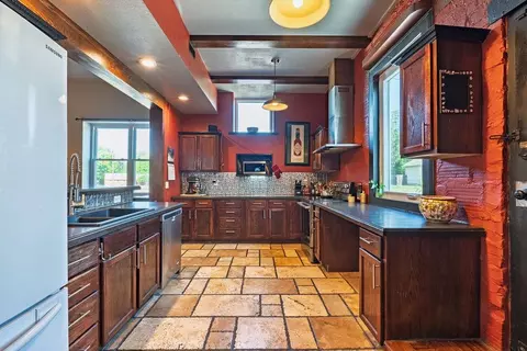 Kitchen - 1302 E Main St, Shawnee, OK 74801 photo 6 of 8
