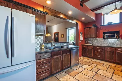 Kitchen - 1302 E Main St, Shawnee, OK 74801 photo 5 of 8