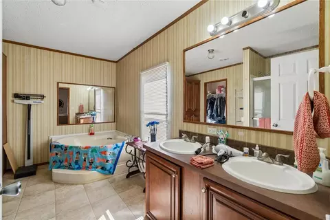 Bath - 10250 E Post Oak Rd, Noble, OK 73068 photo 1 of 3