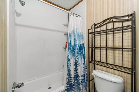 Bath - 10250 E Post Oak Rd, Noble, OK 73068 photo 3 of 3