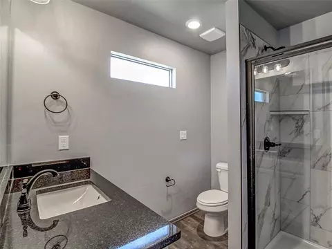 Bath - 15957 Pecan Rd, Mcloud, OK 74851 photo 2 of 4