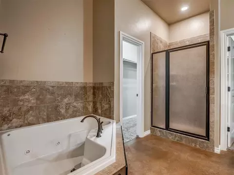 Bath - 30360 Buck Ln, Mcloud, OK 74851 photo 3 of 6