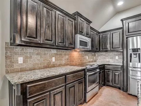 Kitchen - 30360 Buck Ln, Mcloud, OK 74851 photo 2 of 6