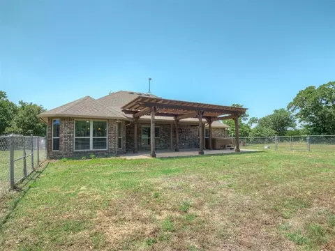 Exterior - 30360 Buck Ln, Mcloud, OK 74851 photo 8 of 8