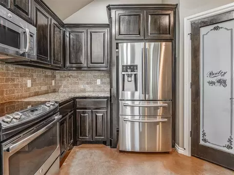 Kitchen - 30360 Buck Ln, Mcloud, OK 74851 photo 6 of 6