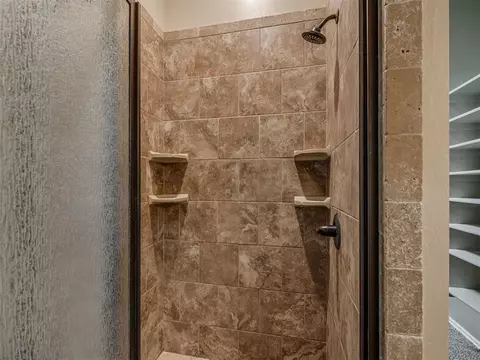 Bath - 30360 Buck Ln, Mcloud, OK 74851 photo 4 of 6