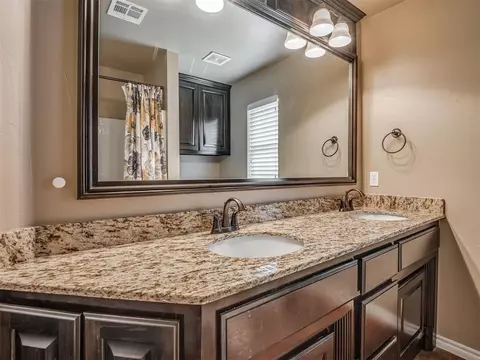 Bath - 30360 Buck Ln, Mcloud, OK 74851 photo 5 of 6