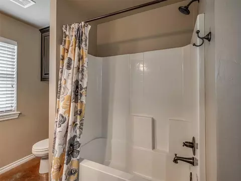 Bath - 30360 Buck Ln, Mcloud, OK 74851 photo 6 of 6