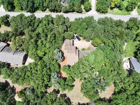 604 Dripping Springs Dr, Edmond, OK 73034