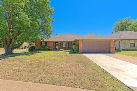 2820 Morgan Trl, Edmond, OK 73012