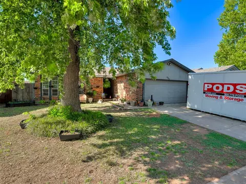 642 W Linden Dr, Mustang, OK 73064