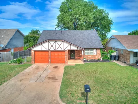 216 S Morgan Dr, Moore, OK 73160